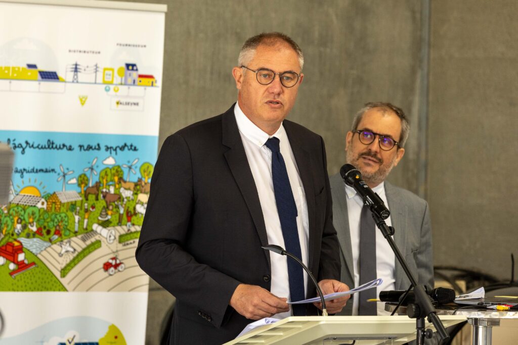 Guillaume Vanthuyne, Président de la SICAE VS ouvre l'assemblée générale au coté de Pierre Perrot, Directeur de la coopérative d'énergie.