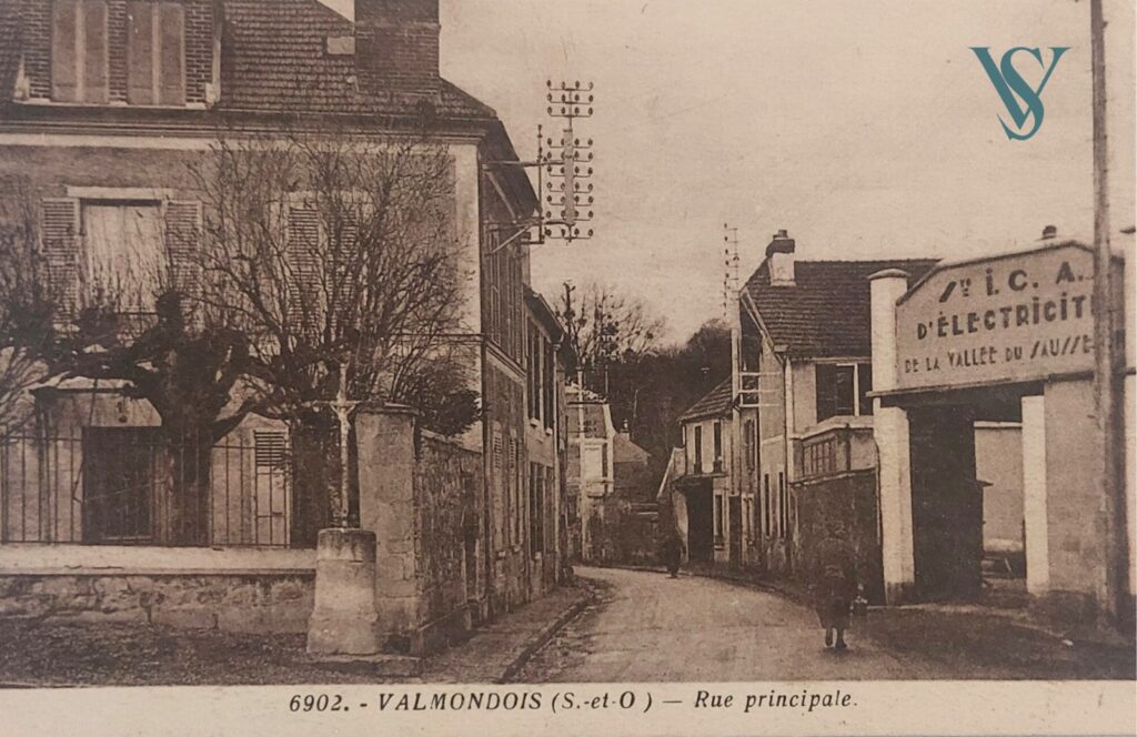 première image de la SICAE VS, en 1021, la photo montre une les enceint locaux de la SICAE a Valmondois dans le Vexin. 